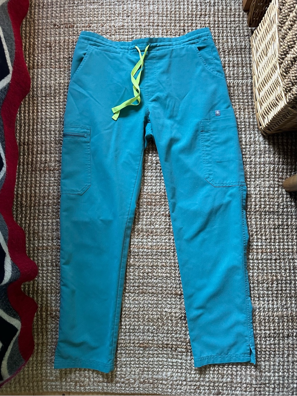 Figs - women’s yola skinny scrub pant in cactus